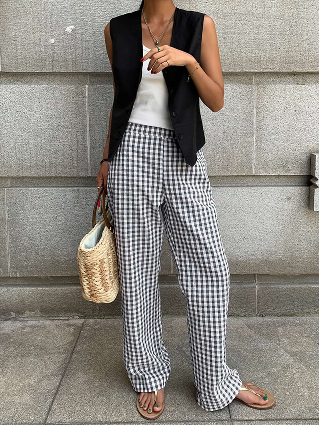 Women's gingham wide-leg trousers, perfect for comfortable and chic summer style.