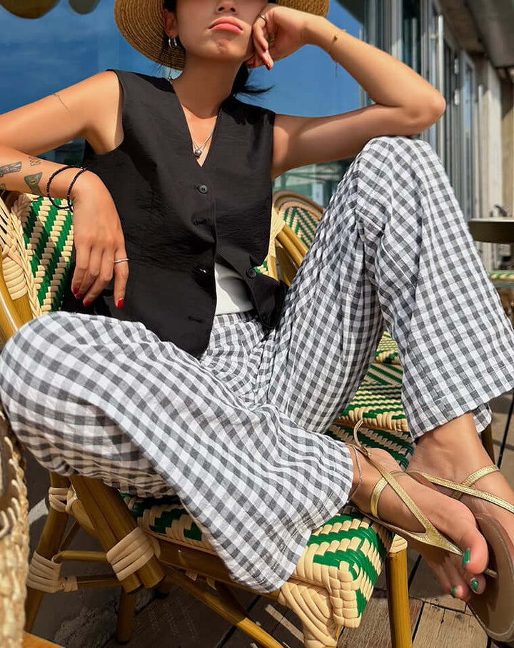 Trendy women's gingham wide-leg trousers, featuring a stylish print and breathable fabric for spring/summer.