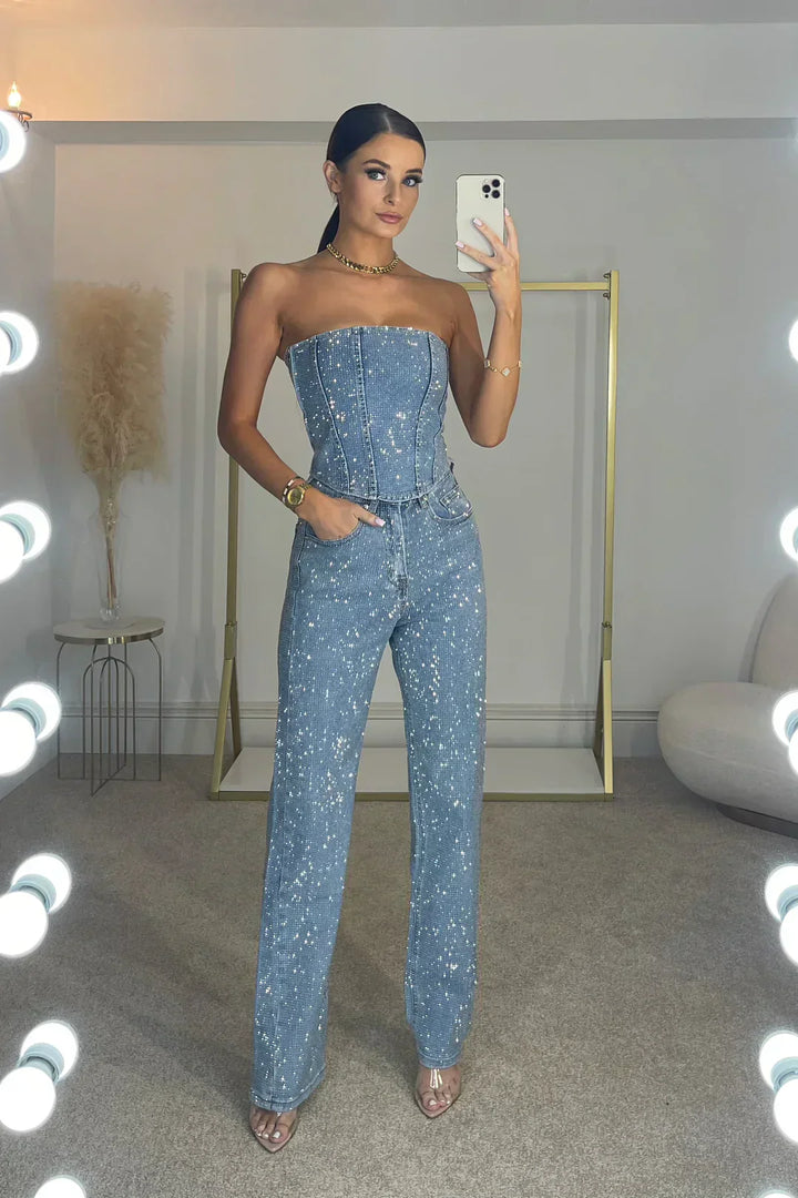 Fashionable women's glitter set including high-waist trousers and a shimmering top for a glamorous look.