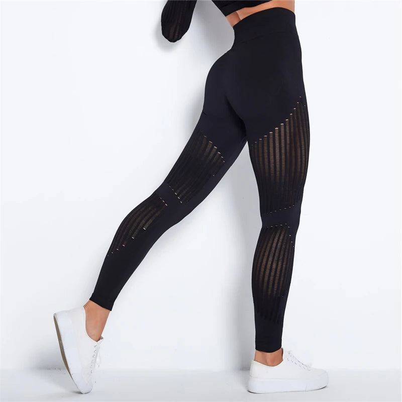 Comfortable women's high-waist seamless shaping yoga pants. Ideal athletic leggings for fitness & sportswear.