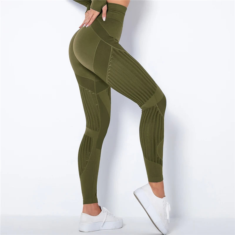Women's high-waist seamless sculpting leggings, essential activewear for gym, yoga & fitness. Comfortable & shaping.