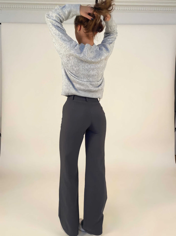 Versatile women's high-waisted wide-leg pants, easy to style for casual or formal occasions. Comfortable solid trousers.