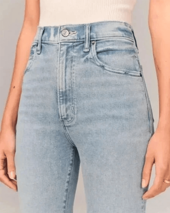Casual women's high-waisted flared denim jeans, versatile for everyday fashion. Comfortable stretch blue denim.