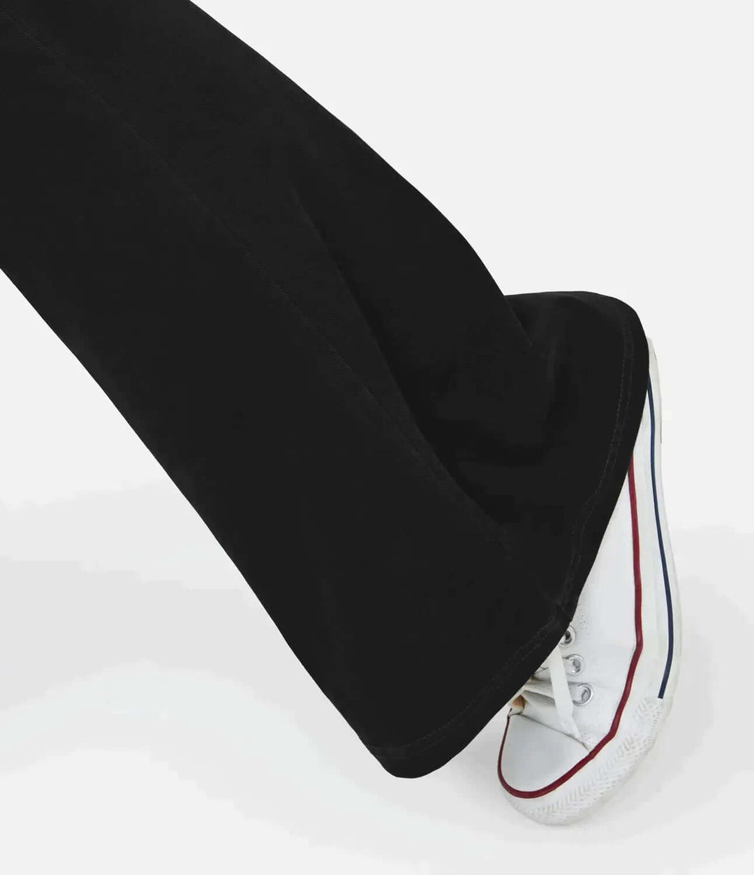 Women's ultimate comfort flared jeans, high-waisted with elastic for a perfect fit.