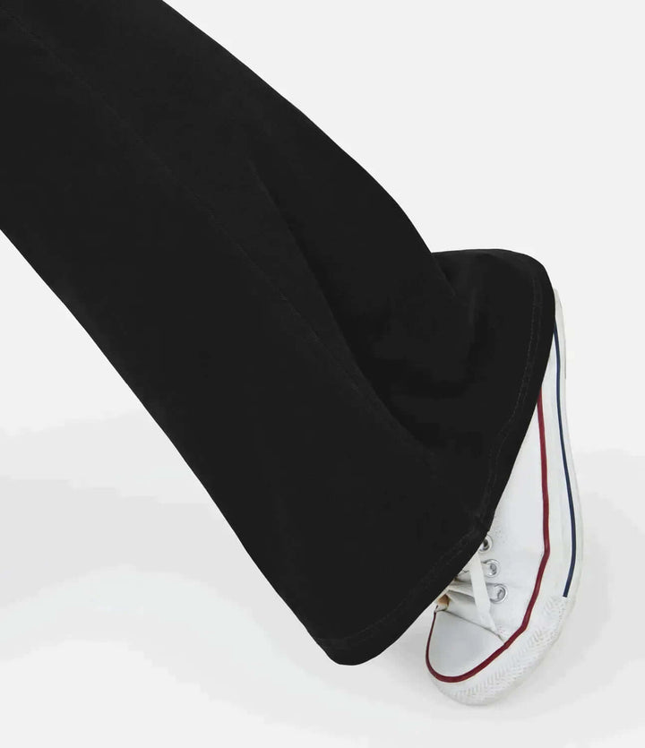 Women's ultimate comfort flared jeans, high-waisted with elastic for a perfect fit.