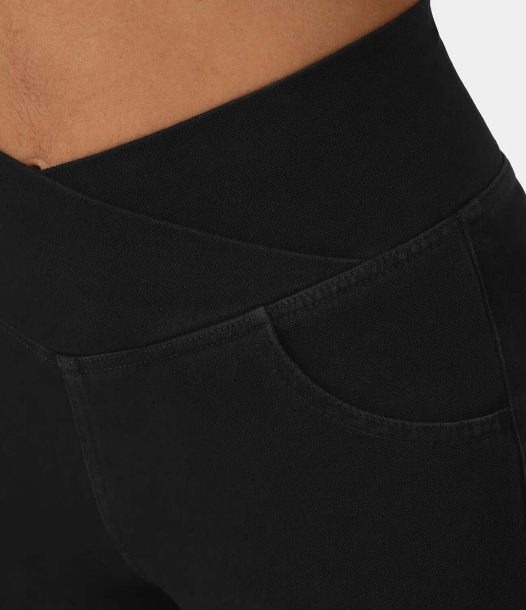 Casual women's high-waisted elastic flared jeans, durable stretch denim for everyday style.