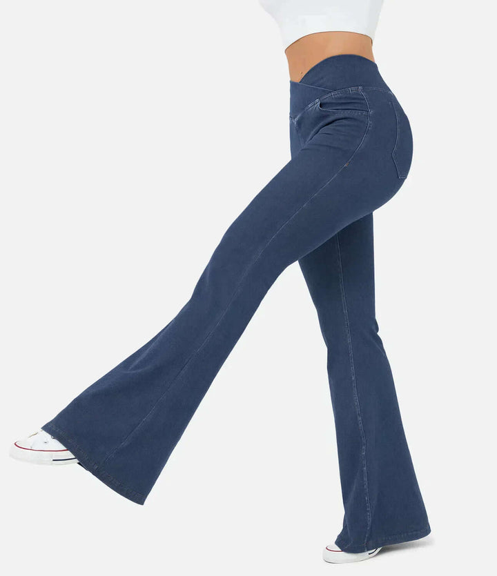 Casual high-waisted women's flared jeans, elastic comfort waist, perfect for everyday wear.