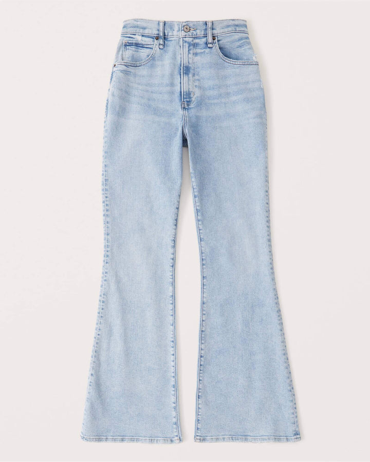 Versatile women's high-waisted jeans in a classic denim wash. Comfortable and stylish for casual everyday.