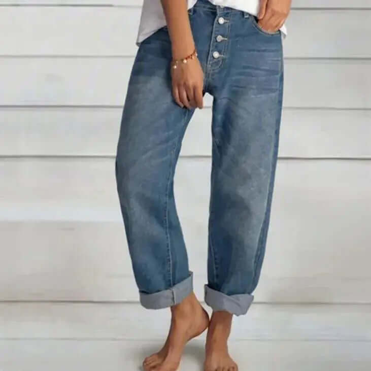 Comfortable women's blue high-waisted loose jeans, ideal for effortless daily wear.