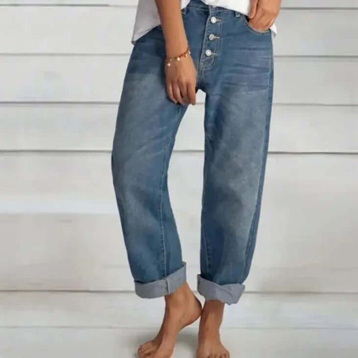 Comfortable women's blue high-waisted loose jeans, ideal for effortless daily wear.