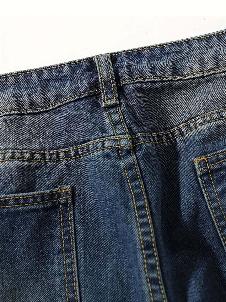 Everyday women's high-waisted loose fit blue jeans, offering comfort & a relaxed look.