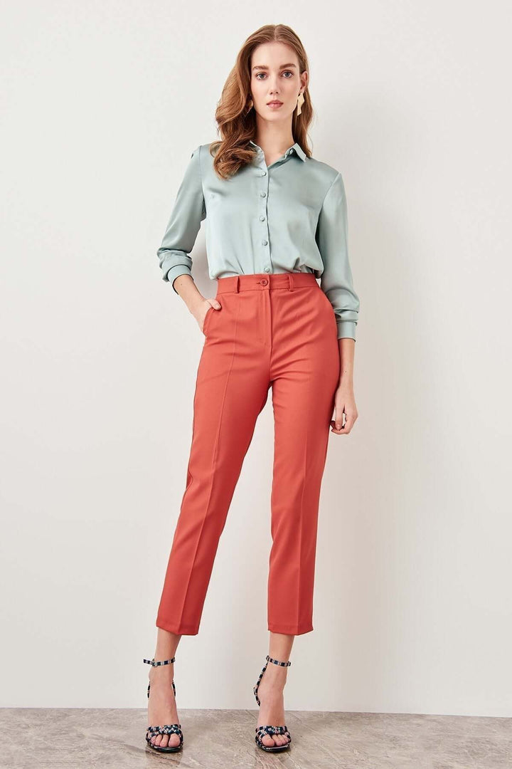 Women's high-waisted relaxed fit trousers in a comfortable, chic style for everyday casual wear.