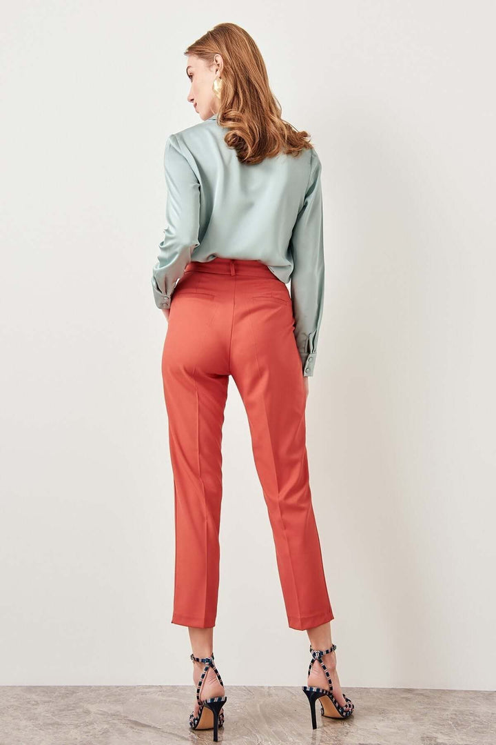Comfortable women's high-waisted relaxed fit trousers, versatile for chic casual and everyday fashion.