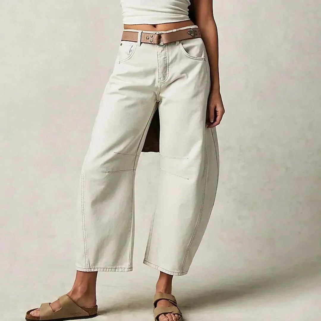 Black high-waisted wide leg jeans for women, stylish & versatile denim for modern casual wear.