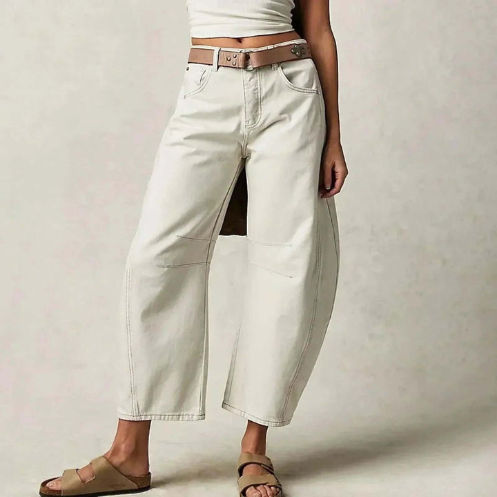 Black high-waisted wide leg jeans for women, stylish & versatile denim for modern casual wear.
