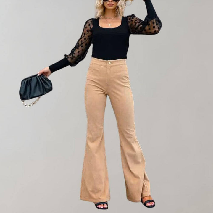 Women's high-waisted wide leg trousers in a chic, comfortable flowy fabric, perfect for stylish versatility.