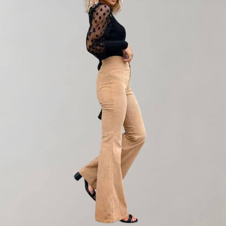 Casual women's high-waisted wide leg pants, offering ultimate comfort and relaxed style for everyday wear.