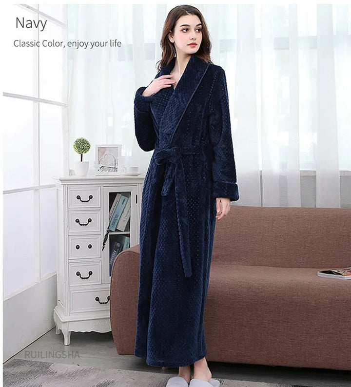 Gift for her: a luxurious women's bathrobe, soft and cozy loungewear for everyday relaxation.