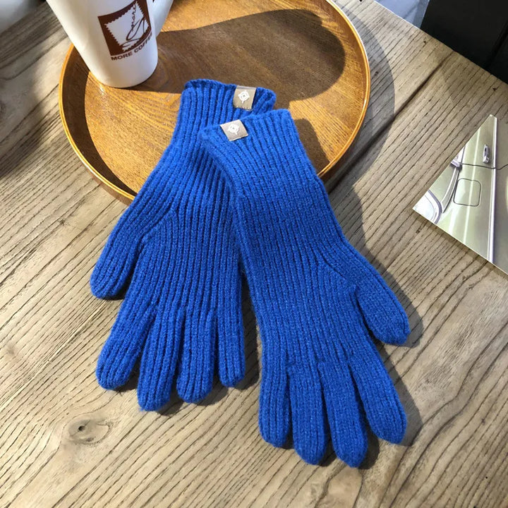 Stylish women's winter gloves, Isolde model, with touchscreen compatibility & comfortable cotton knit.