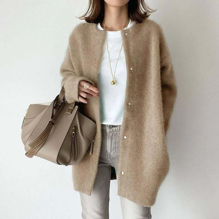 Soft knitted women's cardigan with button closure, a cozy long-sleeve sweater for cold weather.