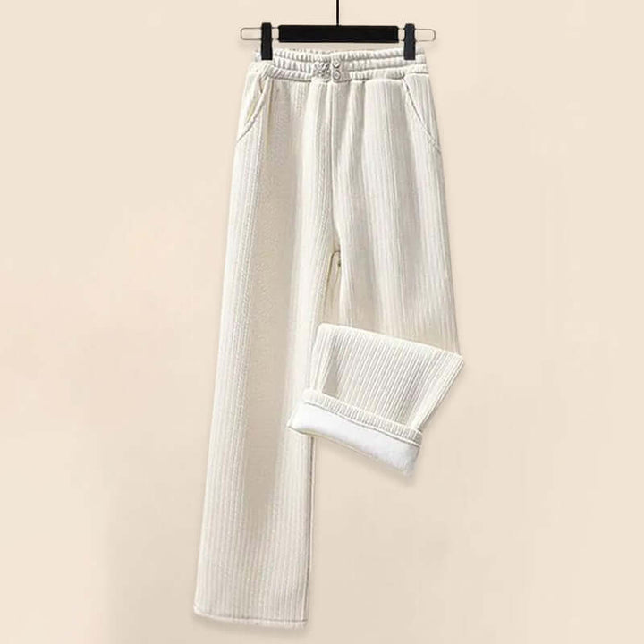 Versatile women's two-piece knitted lounge set, comfortable & cozy. Perfect leisurewear for relaxation or casual outfits.