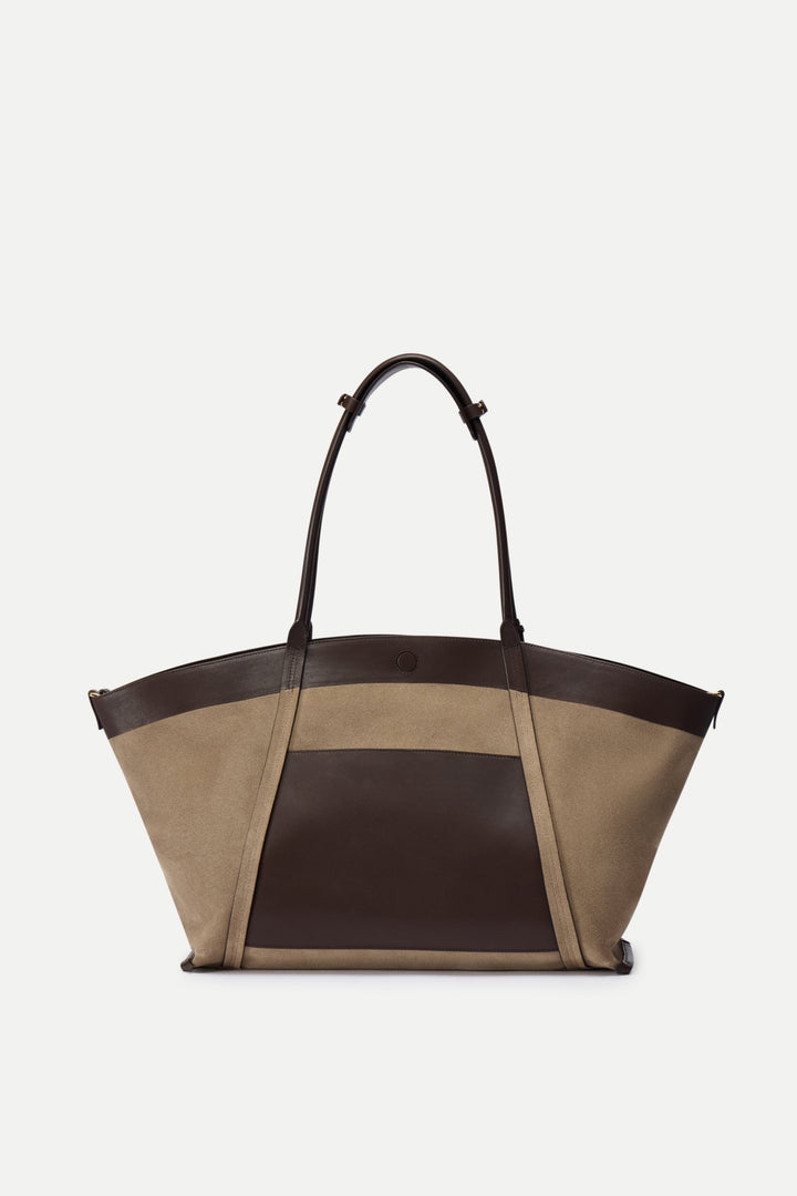 Stylish brown women's large tote bag, a spacious travel & shoulder bag for everyday elegance.