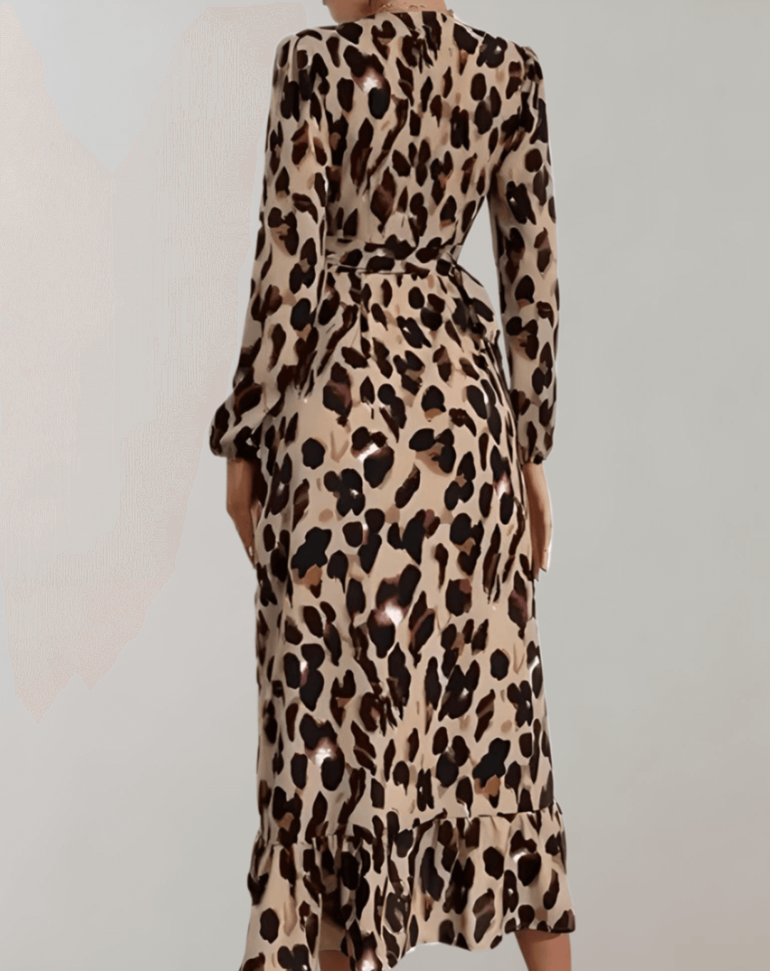 Leopard print summer casual dress for women. Sleeveless and comfortable, perfect for sunny days.