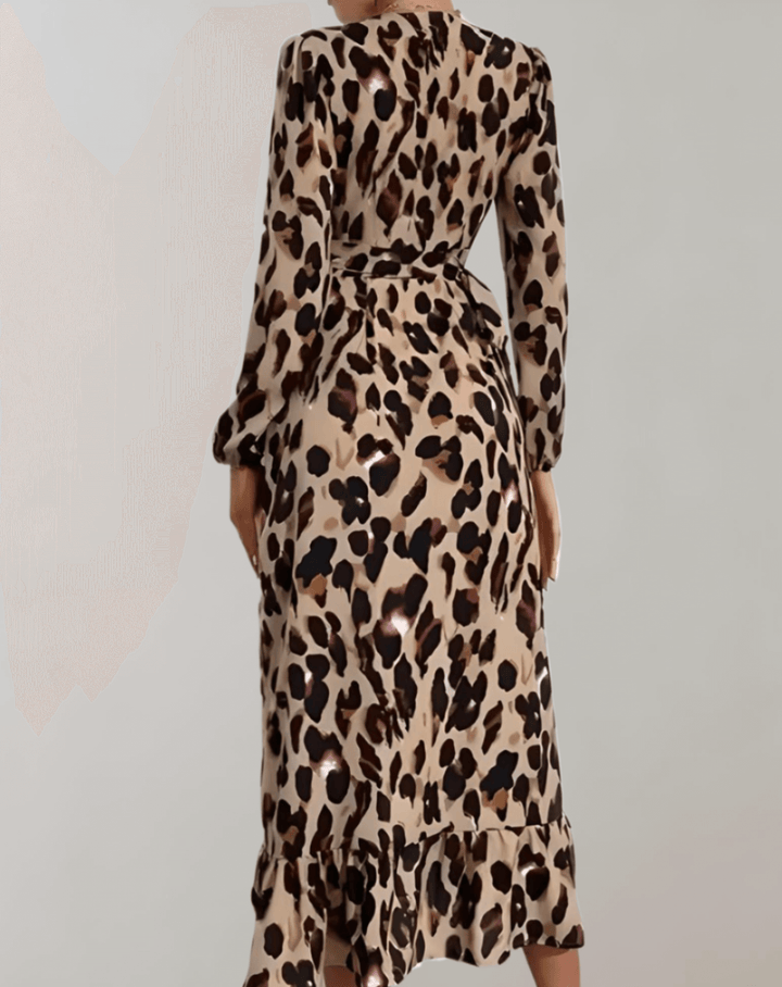 Leopard print summer casual dress for women. Sleeveless and comfortable, perfect for sunny days.