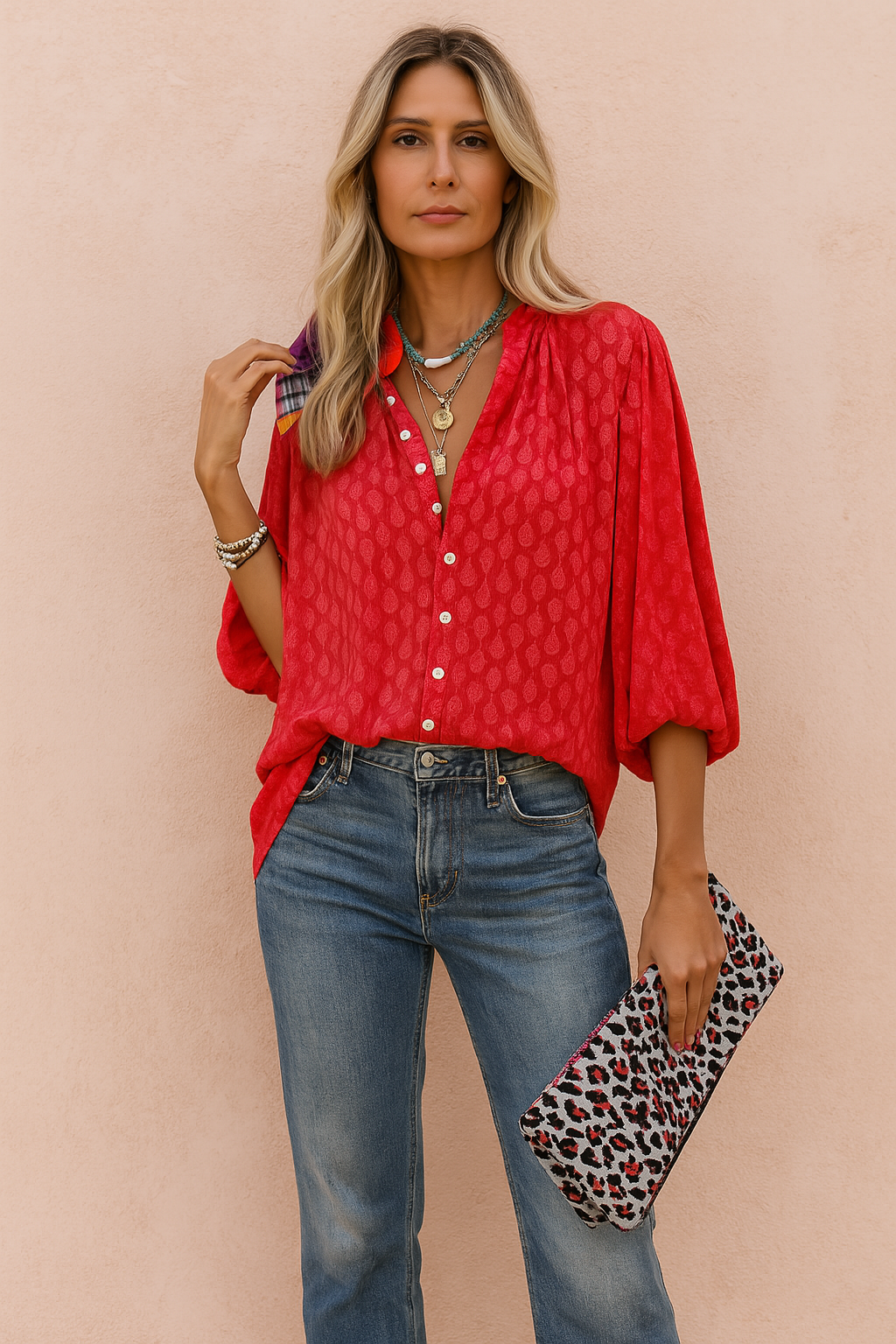 Comfortable oversized short-sleeve blouse for women, a versatile piece for any summer occasion.