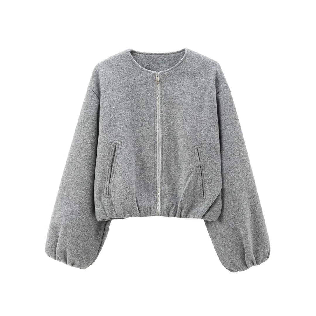 Essential women's lightweight bomber jacket, offering effortless style and versatile autumn fashion.