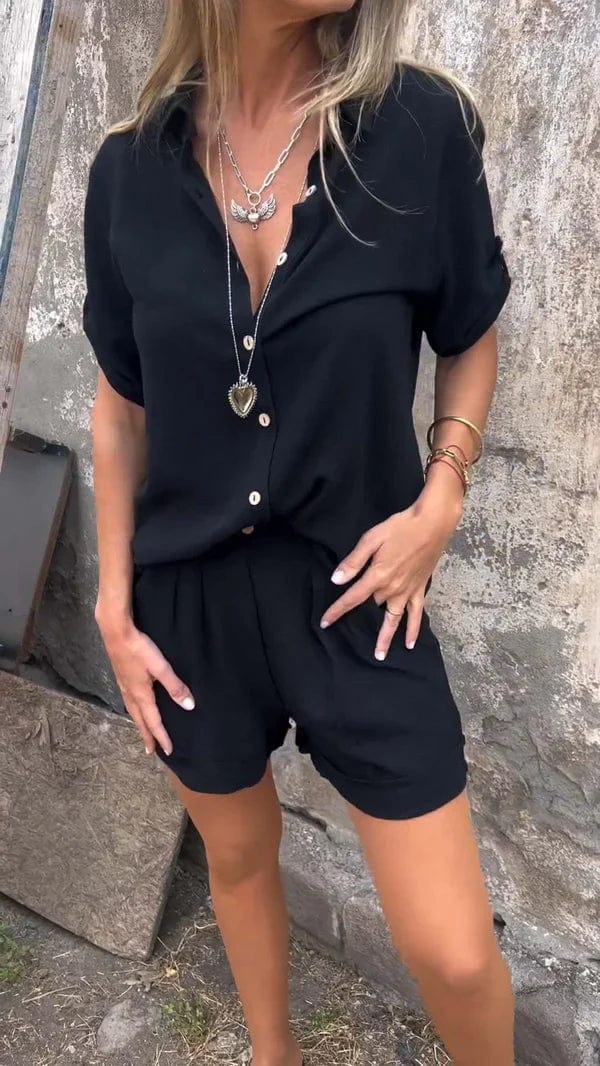 Comfortable women's shorts set, ideal for relaxed fit summer wear. Versatile casual everyday outfit.