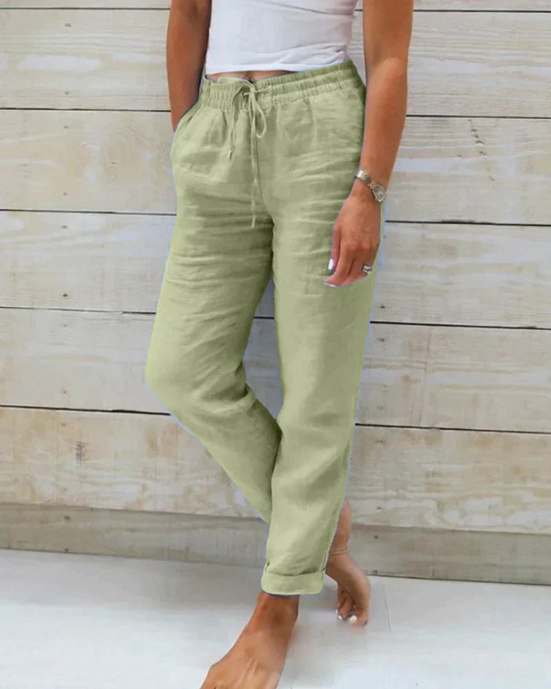 Chic women's wide-leg summer pants with a lightweight, relaxed fit, designed for ultimate comfort and warm-weather style.