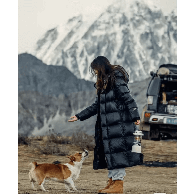 Stylish women's long padded jacket, perfect for winter warmth. Trendy puffer coat for cold weather.