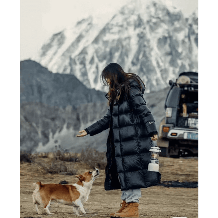 Stylish women's long padded jacket, perfect for winter warmth. Trendy puffer coat for cold weather.