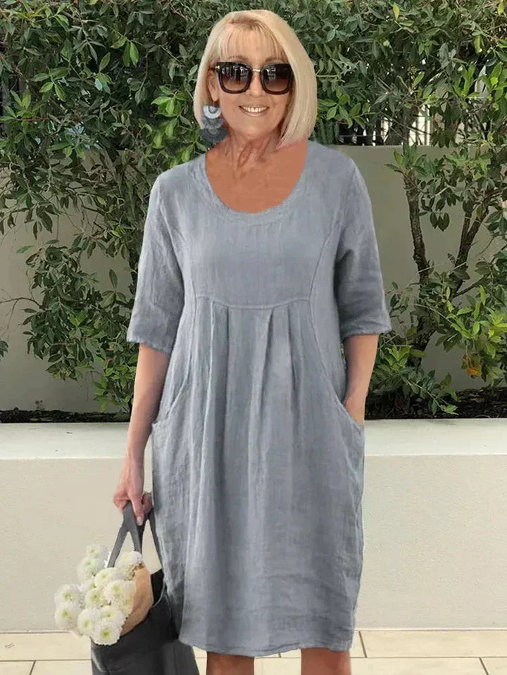 Stylish loose summer dress for women, featuring a comfortable flowy fit and functional pockets.