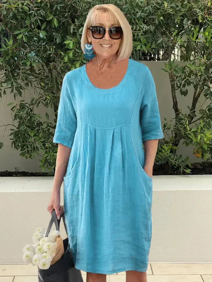 Chic women's everyday dress, a comfortable loose flowy silhouette, ideal for summer with pockets.