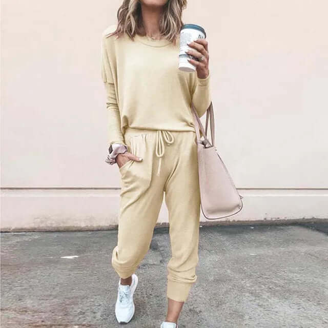 Complete women's casual tracksuit outfit, designed for comfort and modern style.