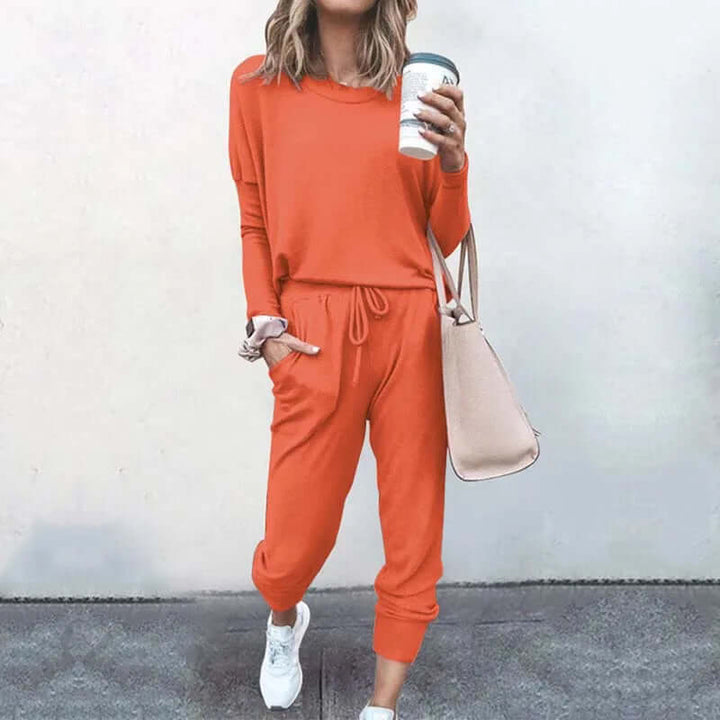 Women's loose jogger and pullover set, combining casual comfort with everyday style.