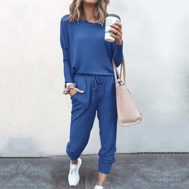Comfortable women's jogger set with a loose fit, ideal for active or relaxed days.