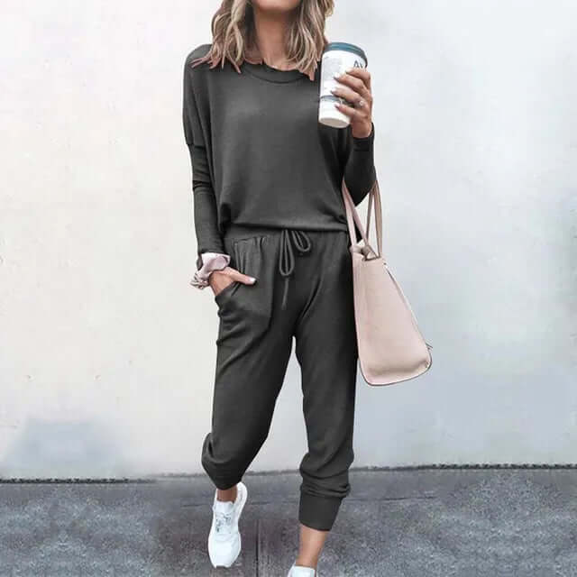Women's loose activewear tracksuit, great for light exercise or athleisure fashion.