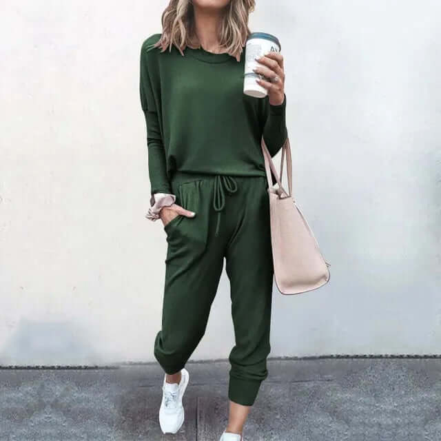 Cozy women's loungewear set, a pullover and jogger combo for maximum comfort.