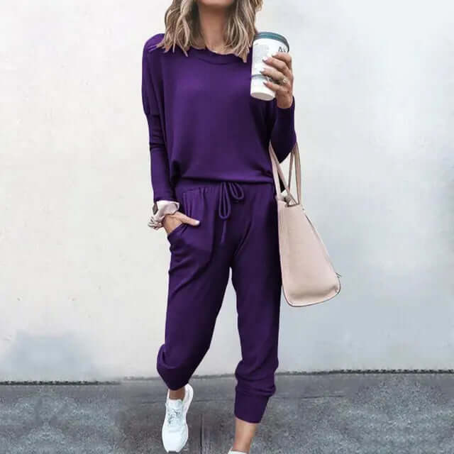 Versatile women's two-piece set, suitable for lounging, casual outings, or light activity.