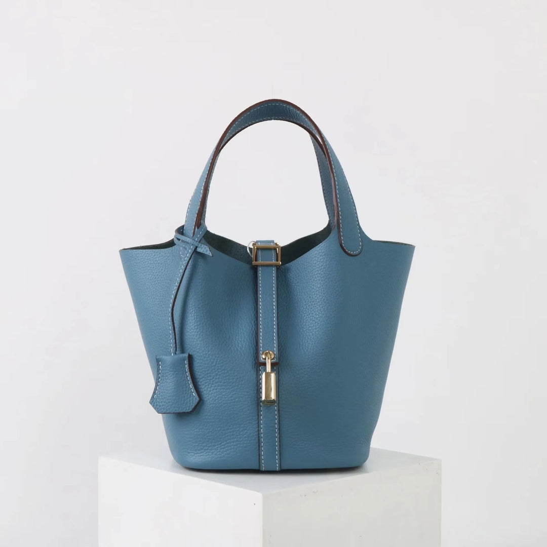 Structured bottom of the women's luxe leather bucket bag, ensuring durability and stability.