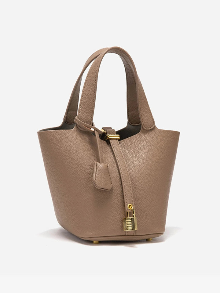 Chic women's shoulder bucket bag crafted from luxurious leather, an essential everyday accessory.