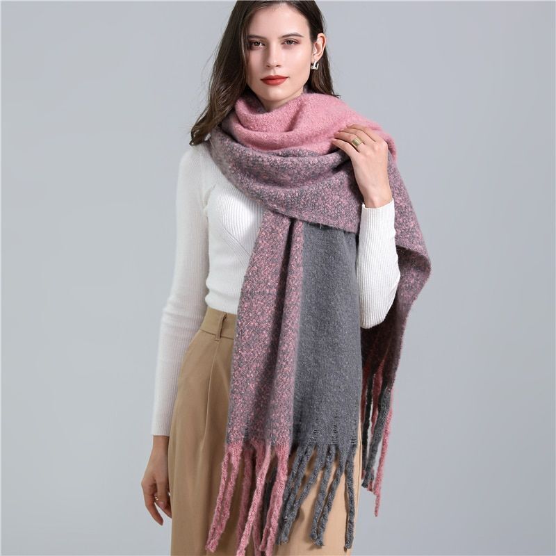 Soft women's cashmere scarf with a charming checked pattern, ideal for winter fashion.