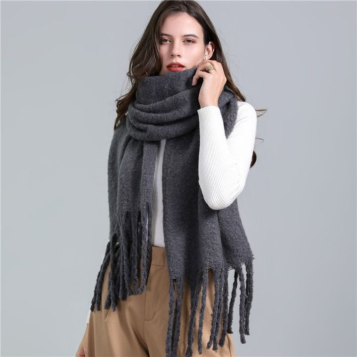Warm women's cashmere scarf with a classic checked pattern, ideal for cold weather.