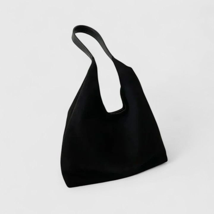 Fashion-forward women's minimalist shoulder bag, everyday elegant accessory for a versatile look.