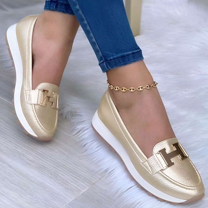 New women's platform slip-on loafers, combining modern style with comfort for everyday and work fashion.