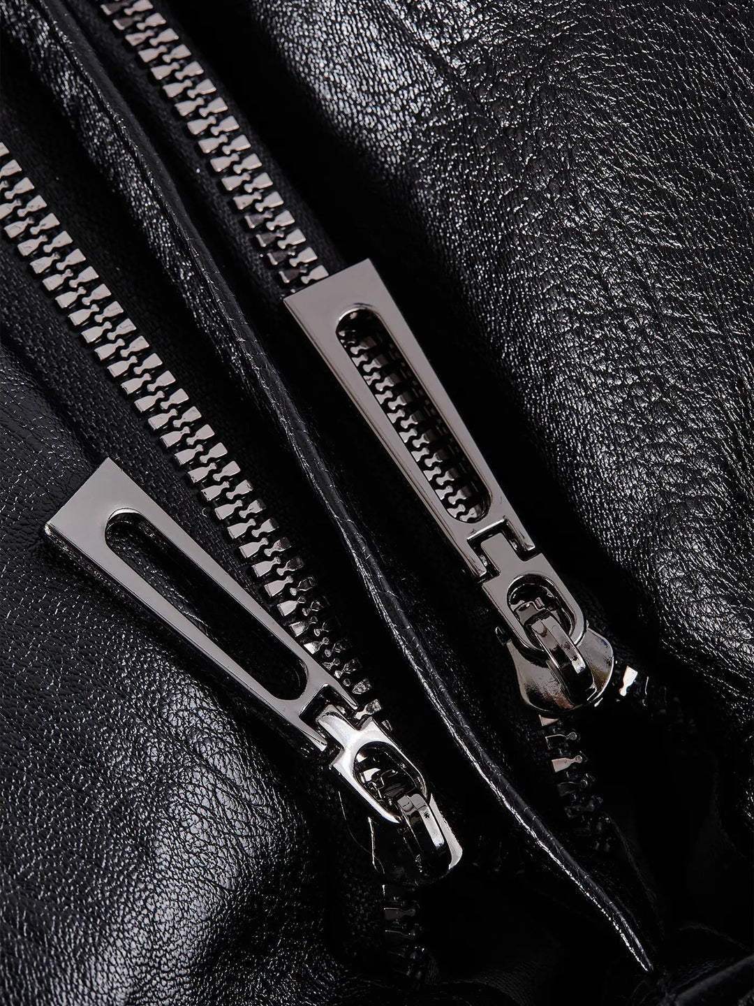 Everyday women's leather multi-pocket shoulder bag, offering practicality and sophisticated design.