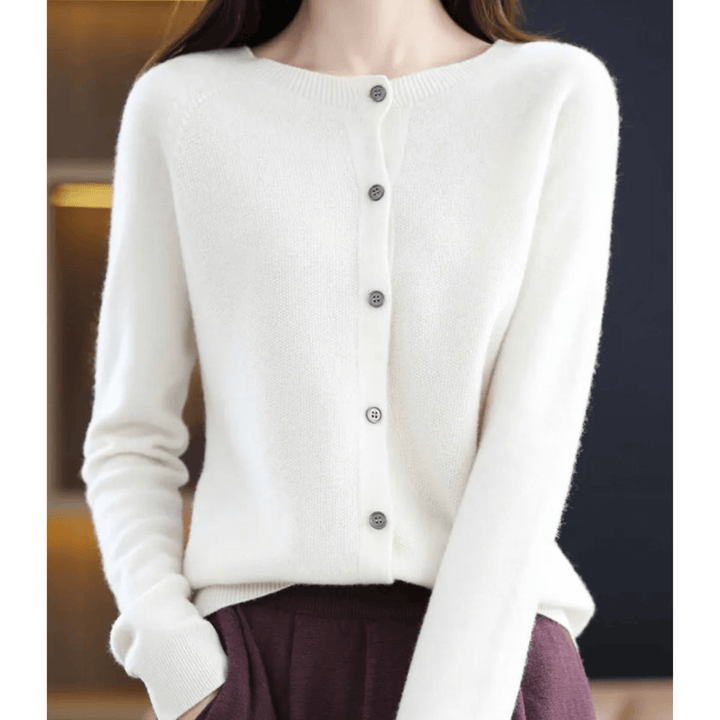 Versatile women's O-neck pullover. Warm wool blend, cashmere-like softness, perfect for layering.